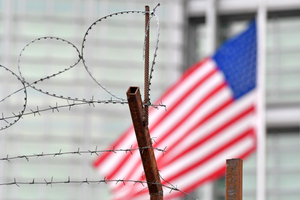Посольство США обязали до 1 августа выполнить требование по запрету найма россиян