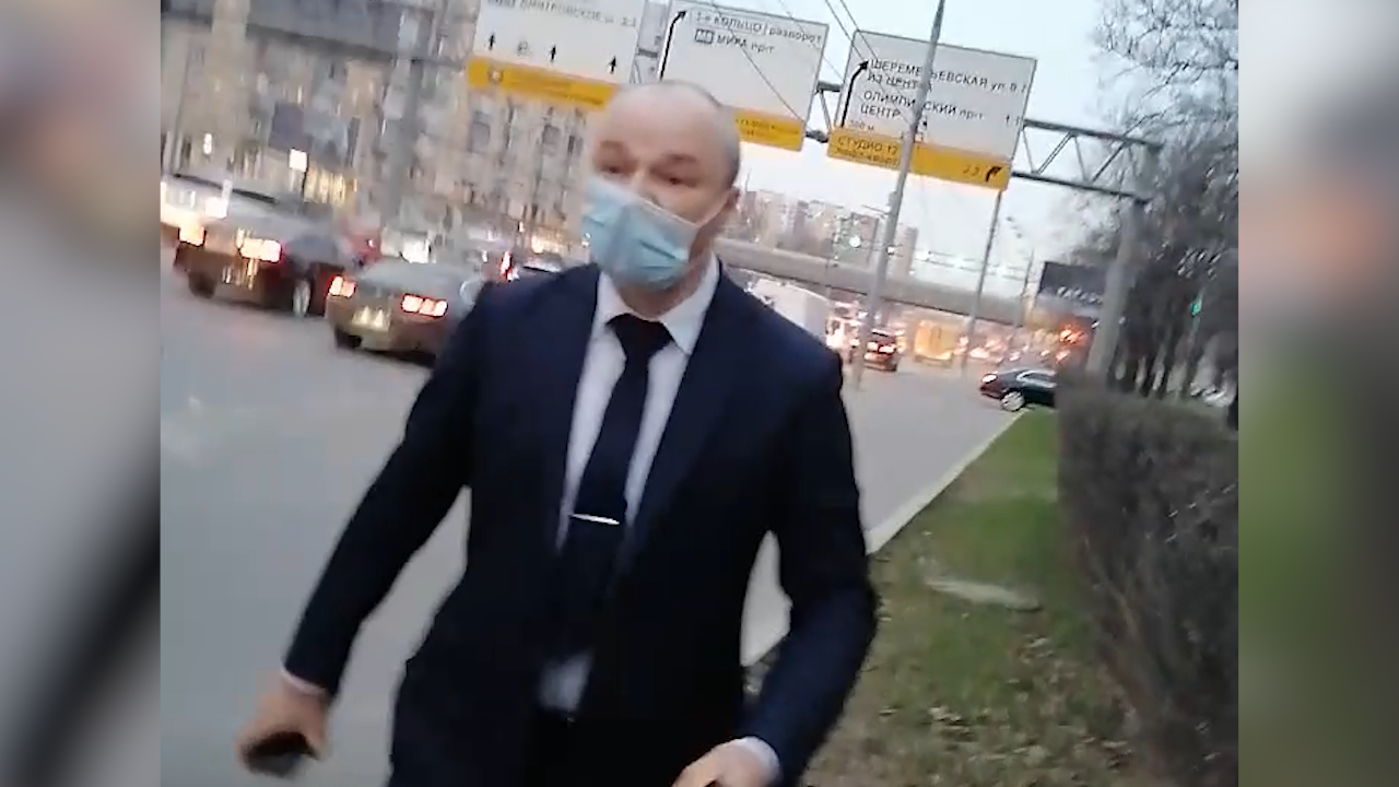 На глухонемую такси напал мужчина. Водитель бизнес такси Москва. Водитель бизнес такси Москва стал свидетелем.