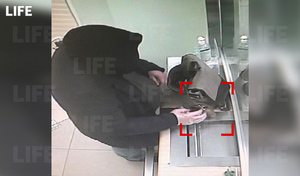 В Москве преступник-неудачник пытался ограбить Сбер с гранатой, но в итоге спасался бегством