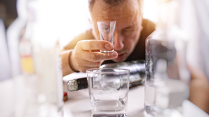 "С похмелья изобрели": Токсикологи — о новой водке, от которой якобы не болит голова 