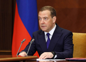 "Почувствуйте разницу": Медведев напомнил о средней зарплате россиян в 2000 году