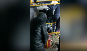 В Южно-Сахалинске автобус с пассажирами улетел в кювет