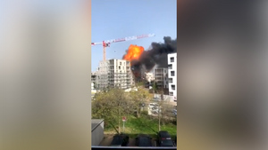 Взрыв газового баллона в Лионе спровоцировал впечатляющий пожар в строящемся здании — видео