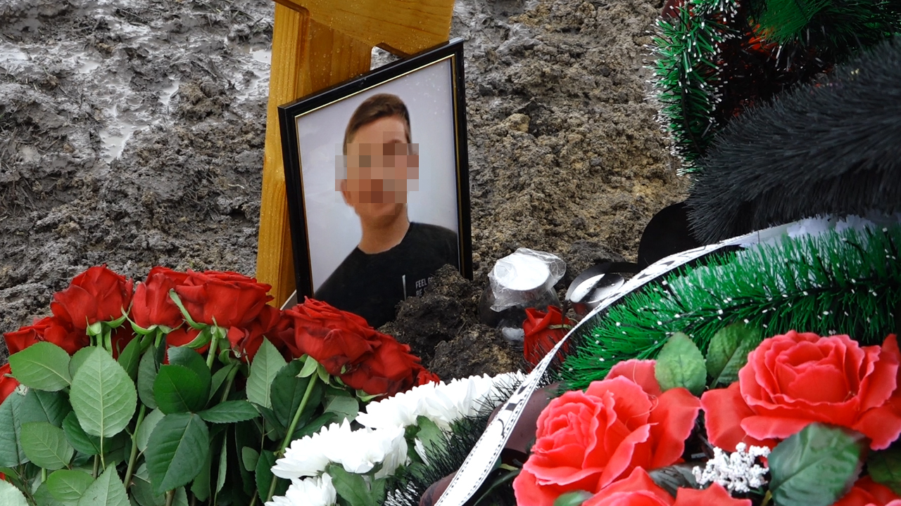 Когда умер глент. 18.04.2021 Похороны Полины Сергиенко. Прощание с погибшими в Новочеркасске.