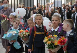 Российские школьники в августе получат по 10 тысяч рублей