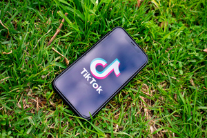 Россияне нашли способ скачивать пропавшее из App Store приложение TikTok