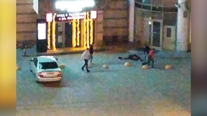 В Екатеринбурге пьяная молодёжь напала на девушек — видео