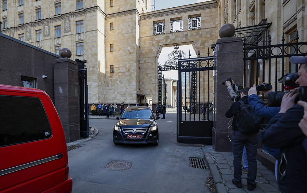 Россия потребовала сократить число сотрудников Посольства Чехии в Москве