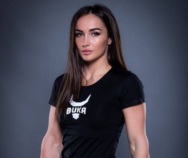 Моя внешность мне мешает: Как в Bellator зажигает жгучая красотка из России