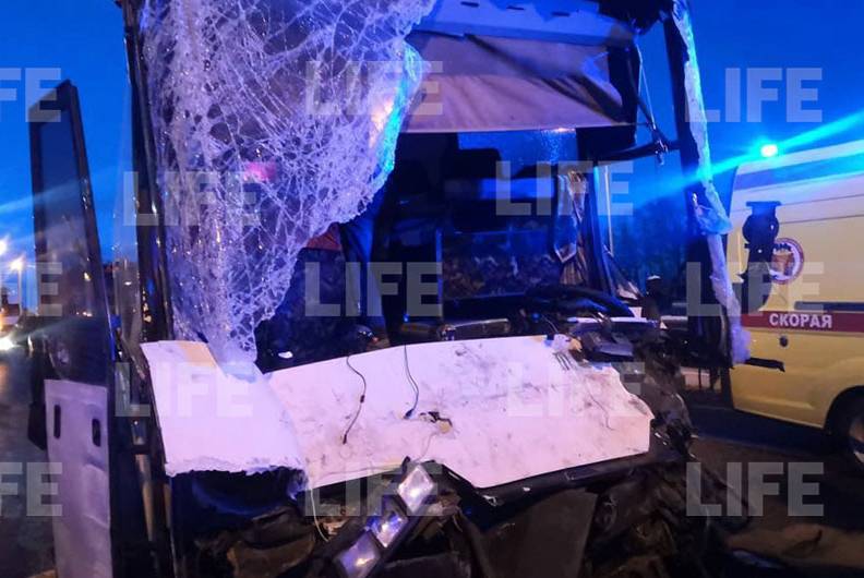 Один человек погиб и ещё девять пострадали в ДТП с автобусом и грузовиком под Тулой