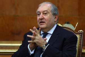 Президент Армении принял отставку Пашиняна и его правительства