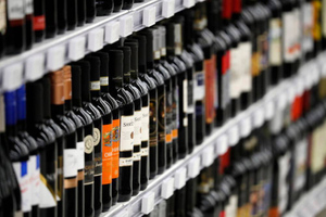 В Роспотребнадзоре поставили точку в вопросе запрета торговли спиртным в майские праздники
