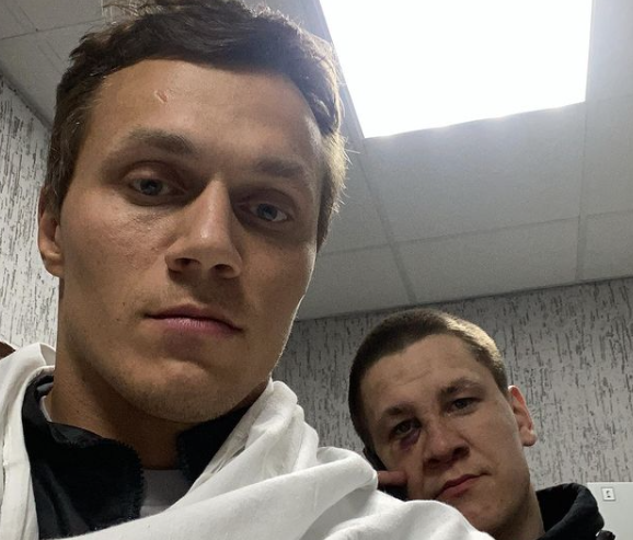 Тарасов (слева) и Солонин после драки. Фото © Instagram / Artem Tarasov (MMA) 