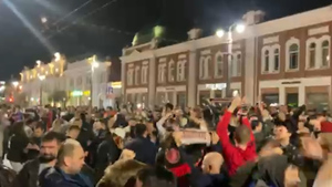 Омск гуляет: горожане заблокировали улицы, празднуя победу "Авангарда" в Кубке Гагарина