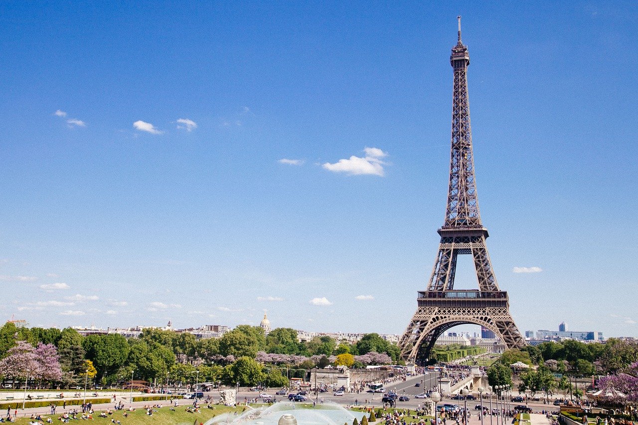 Франция может начать принимать иностранных туристов с 9 июня
