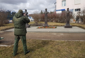 Под Псковом вандалы осквернили памятник героям-десантникам 