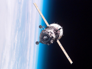 Российский военный спутник "Космос-2525" сошёл с орбиты и сгорел в атмосфере