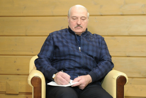 Лукашенко заявил о ненужности посольств Белоруссии в некоторых странах
