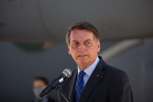 Президент Бразилии решил обсудить с Путиным применение "Спутника V"