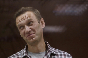 Источник Лайфа опроверг, что Навального увозили из колонии