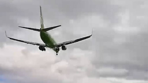В Сочи самолёт сдуло с посадочной полосы: пришлось зайти на второй круг — видео