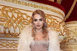 Танцовщица из Москвы пришла в Большой театр в платье, которые возмущённые фанаты приняли за трусы