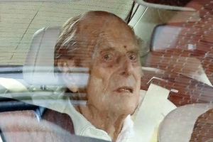 Живой скелет: с какими болезнями боролся 99-летний принц Филипп, который умер вскоре после выписки