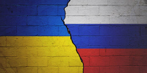 Крупнейший британский таблоид перепутал флаги Украины и России