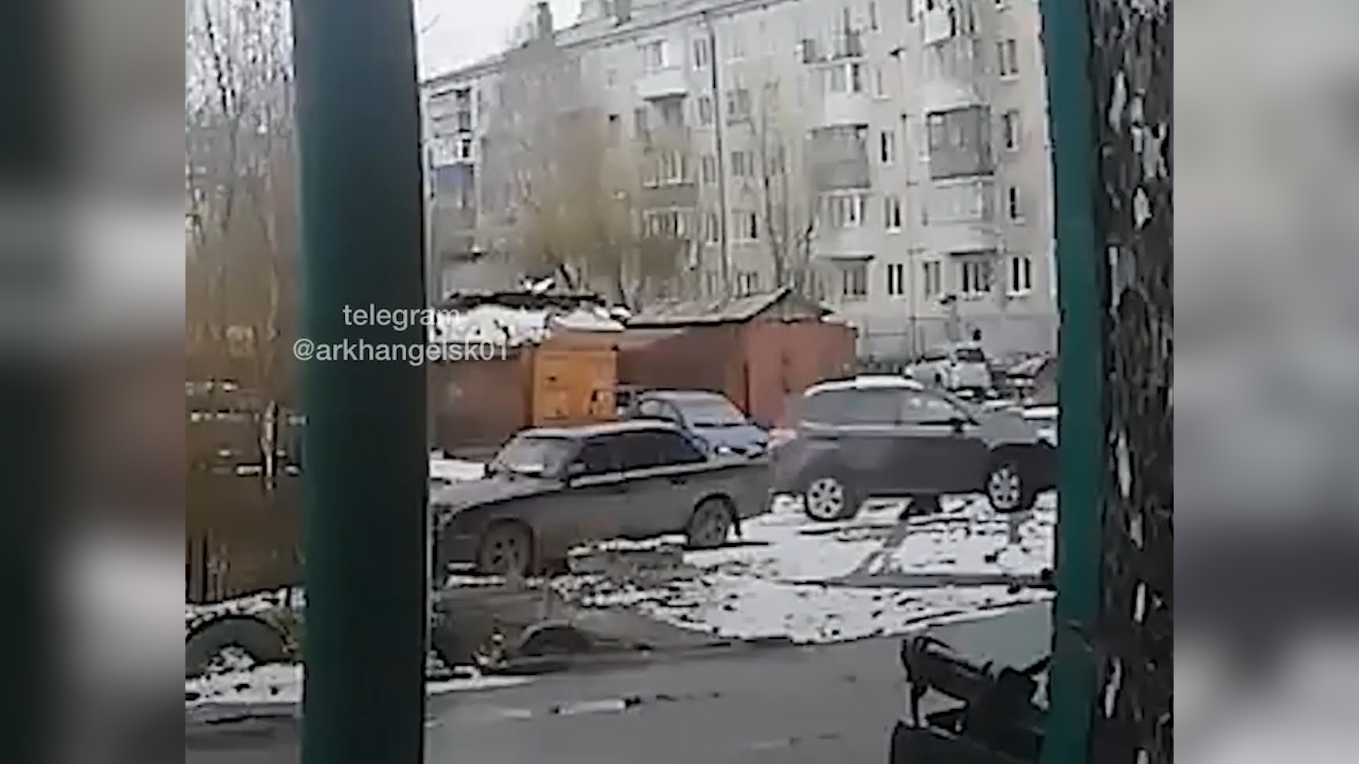 В Архангельске мужчину отправили в нокаут и несколько раз переехали на внедорожнике