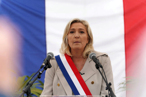 Марин Ле Пен поддержала обращение французских военных к властям