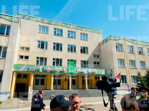 На место стрельбы в казанской школе приехал президент Татарстана