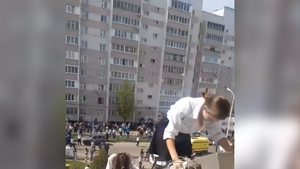 В Сети появилось видео эвакуации детей из школы в Казани от первого лица