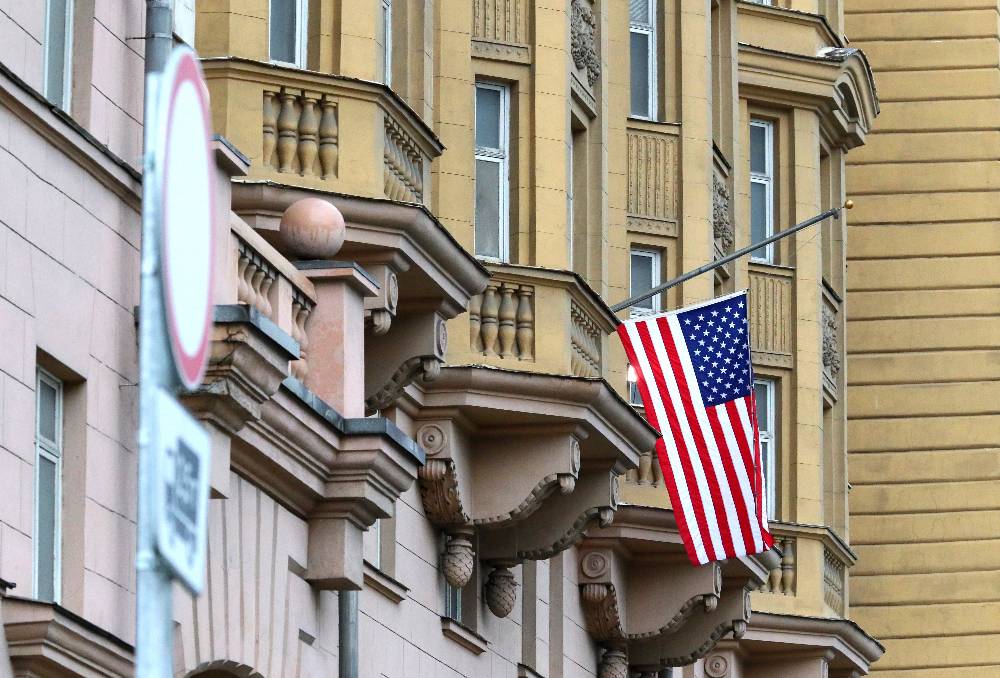 Всё правильно: Сенатор оценил ситуацию с высылкой из РФ пресс-секретаря Посольства США