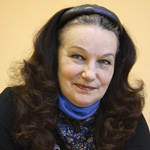 <p>Было бы слишком примитивно и просто говорить о том, что жестокие компьютерные игры сигнализируют об агрессии ребёнка. Я считаю, что проблема гораздо более серьёзная и её нужно рассматривать не столь однобоко и примитивно. Чтобы подобного не происходило, ребёнок должен находиться в здоровом обществе как внутри семьи, так и внутри школы. Был ли там на самом деле буллинг или не был? Школа на самом деле не то место, где ребёнок получает всё необходимое для своего психологического развития. Наоборот, зачастую именно в школе состояние ребёнка усугубляется, особенно в подростковом возрасте, когда он ощущает свою несостоятельность, ненужность, бесперспективность. Об этом нужно серьёзно думать и говорить. Если бы можно было запретить Интернет или выключить агрессивные игры, это было бы слишком легко. Я часто вижу, как дети, наоборот, прячутся от реального мира в виртуальном пространстве</p>