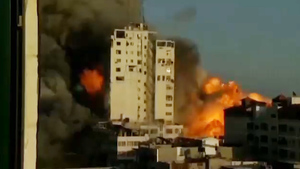 Израильская авиация уничтожила 16-этажную высотку в центре Газы