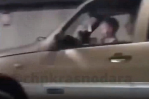 На скоростной трассе в Сочи засняли ребёнка за рулём машины