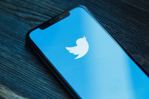 Администрация Twitter заявила о готовности блокировать и удалять противоправный контент