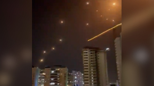 Боевое крыло ХАМАС разом запустило десятки ракет по израильским городам