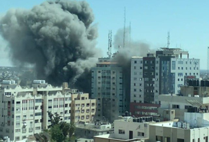 ВВС Израиля разрушили в Газе 11-этажную высотку с офисами СМИ