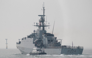 Российский флот начал следить за патрульным кораблём Великобритании в Чёрном море