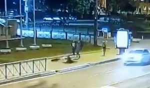 Появилось видео падения солиста Мариинки с электросамоката, после которого он впал в кому