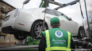 Rolls-Royce и Tesla: чьи роскошные авто стоят на столичных штрафстоянках