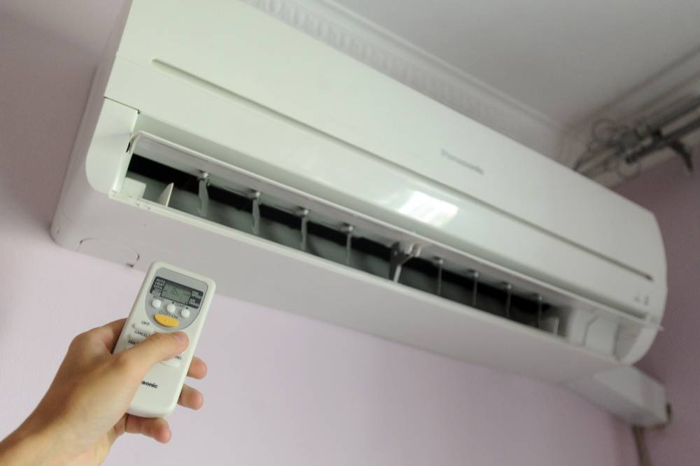 Врач назвала болезни, которые можно заработать под кондиционером