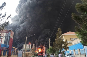 В Иране на химзаводе прогремели мощные взрывы, здание оказалось охвачено огнём