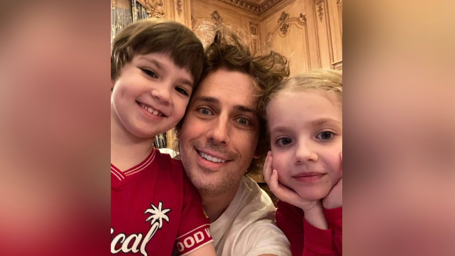 Максим Галкин с детьми Гарри и Лизой. Фото © Instagram / maxgalkinru