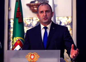 Президент Болгарии выступил за смену глав спецслужб на фоне "шпионского скандала"