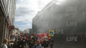 Пожар разгорелся в реконструированном здании в центре Москвы