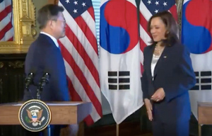 "Это неуважительно": Жест Харрис на встрече с лидером Южной Кореи шокировал американцев