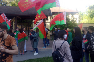 Жители Минска вышли на митинг против вмешательства Латвии во внутренние дела Белоруссии