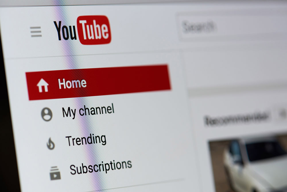 Роскомнадзор нашёл на YouTube почти 5 тысяч запрещённых материалов